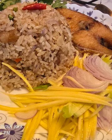 ข้าวผัดปลากุเลา ยำมะม่วง  TOP RECOMMENDED