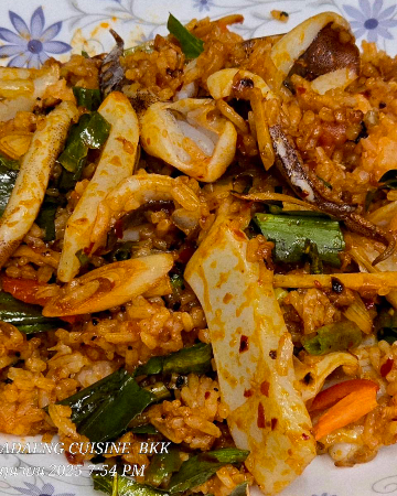 ข้าวผัดต้มยำ ปลาหมึก