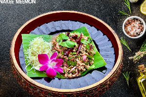 ลาบหมู (Spicy Minced Pork Salad)