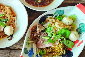 ก๋วยเตี๋ยวแห้งหมู