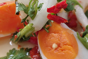 ยำไข่เค็ม