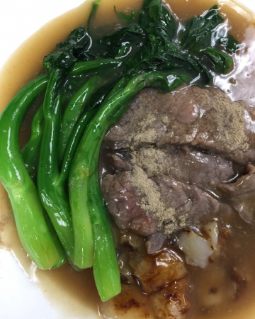 ราดหน้า เนื้อผัดคะน้าฮ่องกง