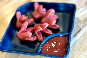 ไส้กรอกแดงทอด / Fried red sausage
