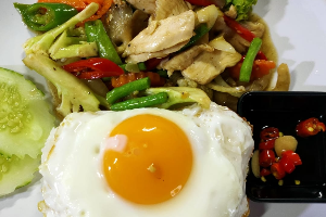 ข้าวไก่ผัดพริก