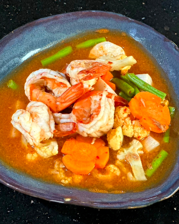 แกงส้มกุ้งผักรวม
