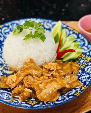 ข้าวหมูทอดกระเทียม
