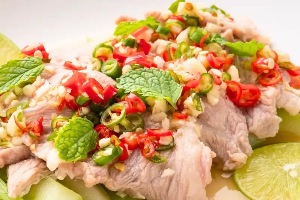 หมูมะนาว | Pork with Spicy Lime Sauce