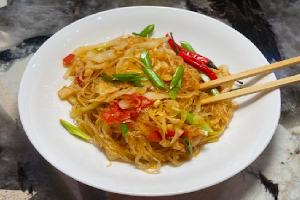 Stir fried glass noodles - Gebratene Glasnudeln - ผัดวุ้นเส้น