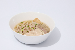 ก๋วยเตี๋ยวหมูน้ำใส