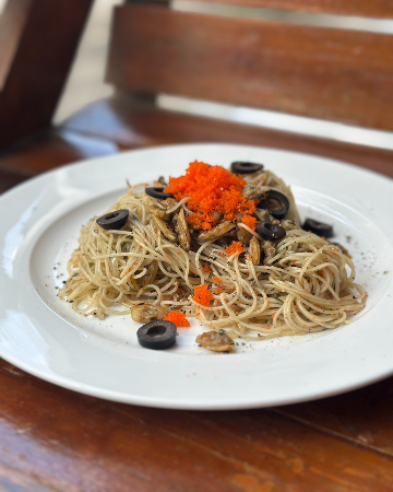 Capilani ผัดหอยลาย ซอส Truffle ไข่กุ้ง