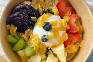 เซ็ตกรีกโยเกิร์ต (ผลไม้ตามฤดูกาล)