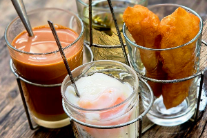 ชาร้อน ไข่ลวก