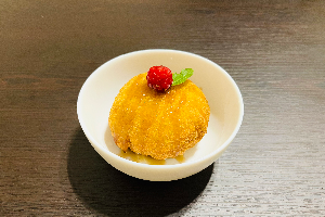 Deep-Fried Ice Cream (ღრმად შემწვარი ნაყინი)