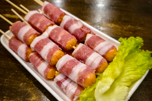 เบค่อนพันไส้กรอก