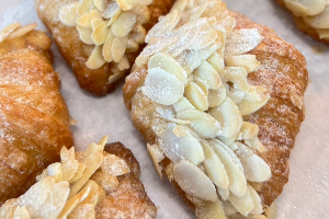 ครัวซองต์อัลมอนด์