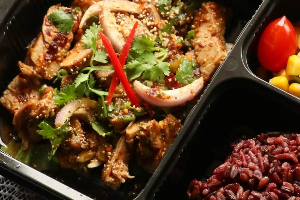 ข้าวไรซ์เบอร์รี่+หมูย่างน้ำตกลีน