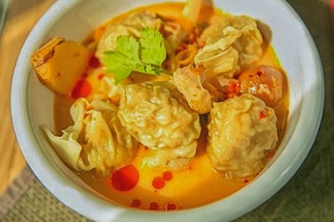 เกี๊ยวอกไก่น้ำต้มยำ