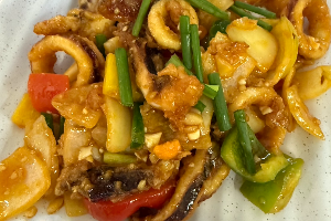 หมึกผัดไข่เค็ม