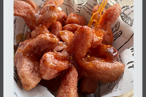 ไส้กรอกแดงทอด / Red sausage fried