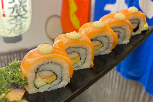 แซลมอนโรล Salmon Roll