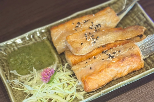 ครีบปลาแซลมอนย่าง Grilled Salmon Fin