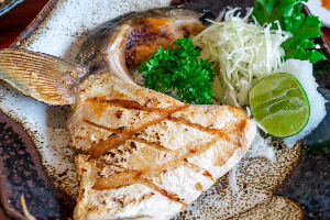 แก้มปลาบุรีคามะย่างเกลือ Grilled Buri Kama (Yellowtail Cheek) w/ Salt
