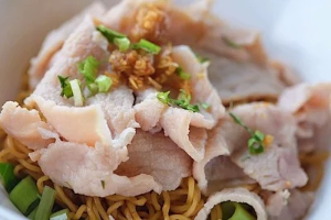 0101 ก๋วยเตี๋ยวหมูนุ่ม