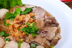 0102 ก๋วยเตี๋ยวหมูตุ๋น หมูนุ่ม