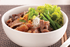 0106 ก๋วยเตี๋ยวเนื้อตุ๋น เนื้อหมก