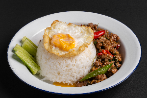 S15 ข้าวราดกระเพราไก่/หมู