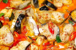 S15 ข้าวราดแกงปลาสวาย