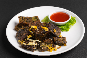 S16 กุ่ยช่ายทอด ใส่ไข่