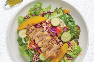 สลัดไก่อบ (Grilled Chicken Salad)
