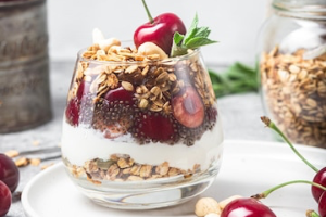 โยเกิร์ตพาร์เฟ่ต์ผลไม้ (Fruit Yogurt Parfait)
