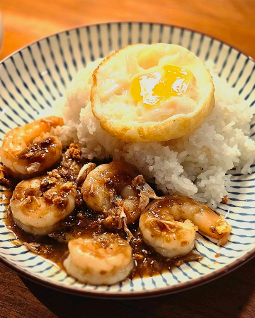ข้าวกุ้งกระเทียมไข่ดาว / Garlic Shrimp + Rice + Egg