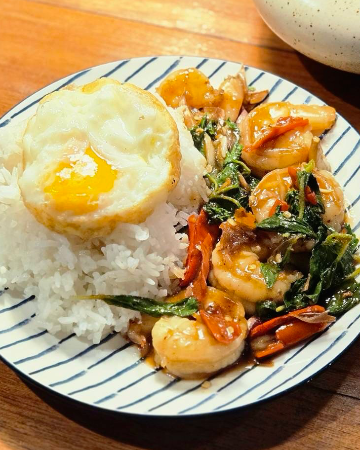 ข้าวกะเพรากุ้งไข่ดาว / Pat Kra Praow