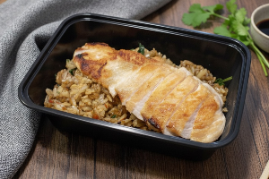 ข้าวคลุก กะเพรา อกไก่ ย่าง