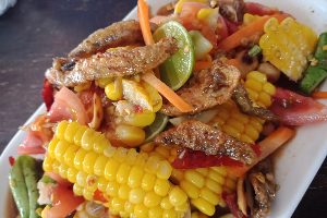 ตำข้าวโพดปลากรอบ (ไทย)