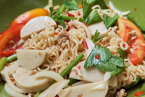 ยำมาม่าไก่ยอ