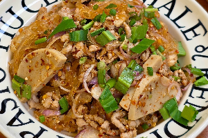 ลาบวุ้นเส้นไก่ยอ