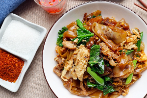 ผัดซีอิ๊วไก่