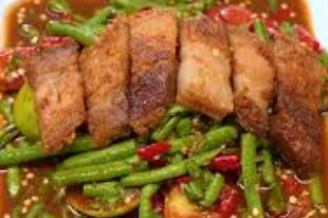 ตําถั่วหมูกรอบ