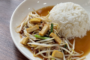 ผัดถั่วงอกเต้าหู้หมูสับ