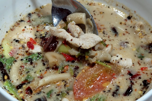 ต้มข่าไก่