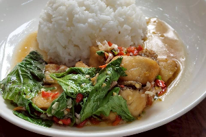 ปลากะพง - ผัดกะเพรา