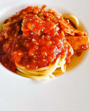 สปาเกตตีผัดซอสมะเขือเทศหมู