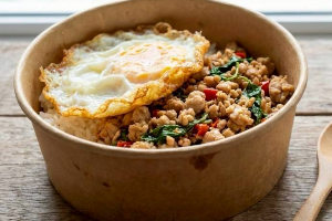 กะเพราราดข้าว