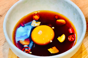 ไข่ดองซีอิ๊ว / Raw Egg Marinated in Soy Sauce
