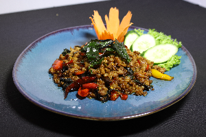  กะเพราหมูสับ (กับข้าว)