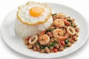 ข้าวกระเพา หมู/ไก่/กุ้ง/ทะเล